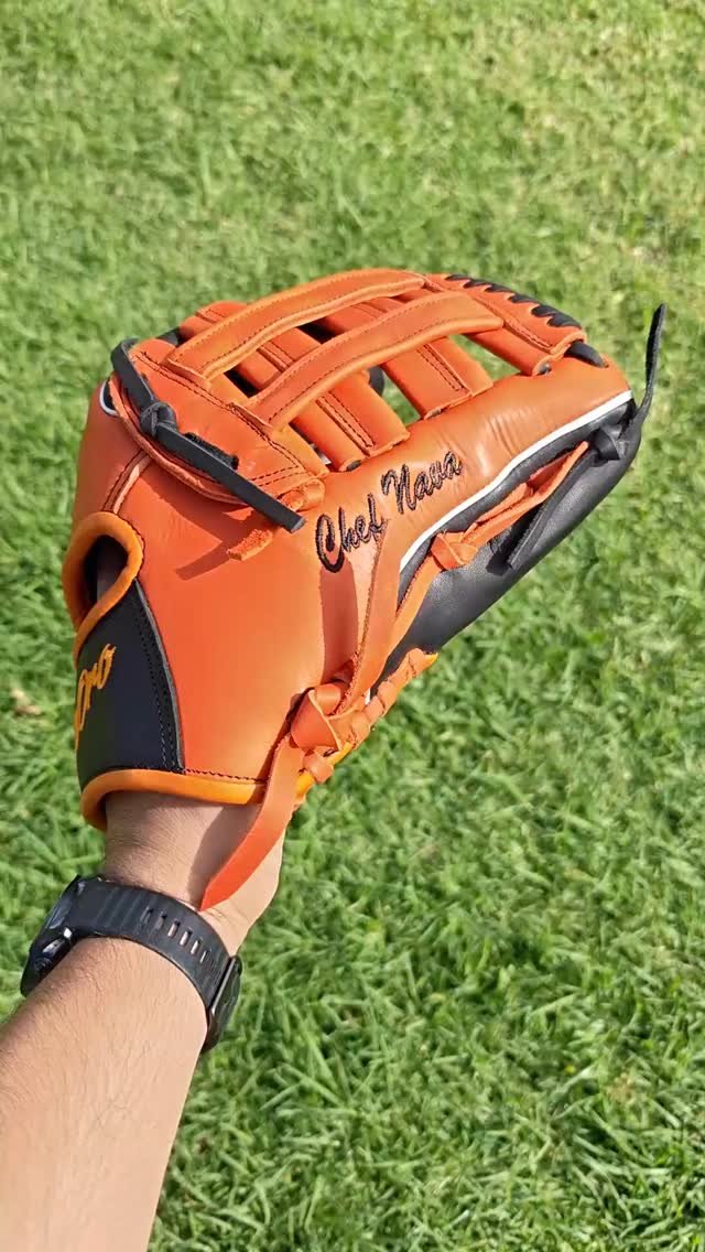 They don’t make ’em like this anymore — but we do.Every single glove carries a legacy of craftsmanship and pride. Handcrafted by skilled Mexican artisans, they bring decades of experience to every single stitch and lace. From the first cut to the final tie, you’re not just getting a glove, you're getting a masterpiece.Invest in a glove built with passion and expertise. 💯Get yours now at deorosports.com#customgloves #custom #deorosports #baseball #baseballgloves #softball #softballgloves #mlb #gloves #fyp #trending #viral #foryou