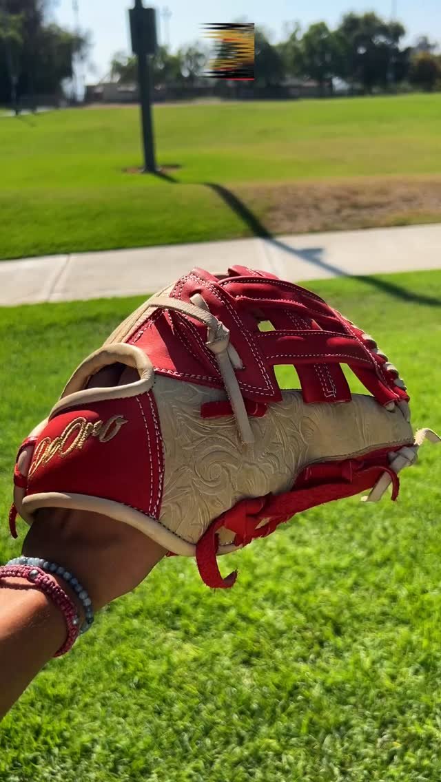 Man, the color combo on this one#deorosports #customgloves #baseball #softball #fyp